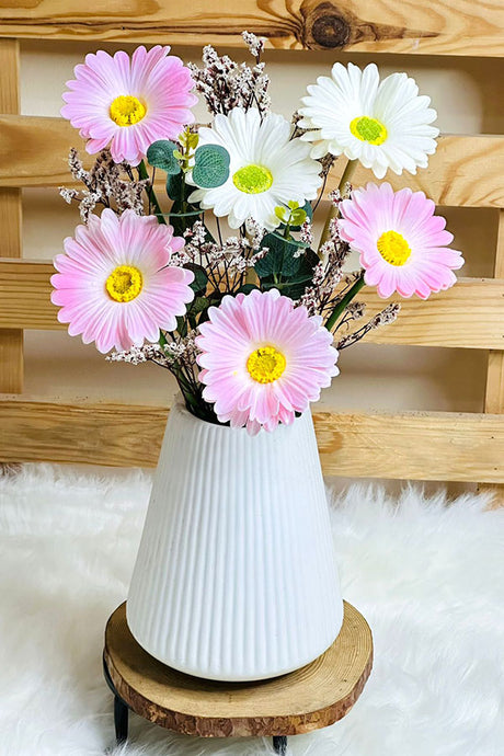 Stunning Mixed Flower Vase Arrangement – Elegant & Colorful Floral Décor for Home & Office | Plantsworld.ae