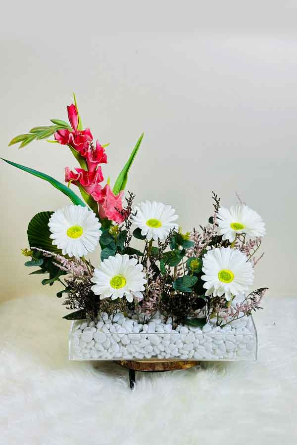 Blooming Flowers With Stunning Arrangement – Elegant Floral Display in Vase or Basket for Home Décor and Gifts | Plantsworld.ae