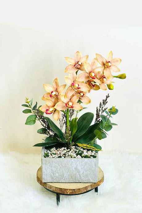 Eternal and Long Lasting Blooms Arrangements – Everlasting Flower Arrangements in Elegant Vases | Plantsworld.ae