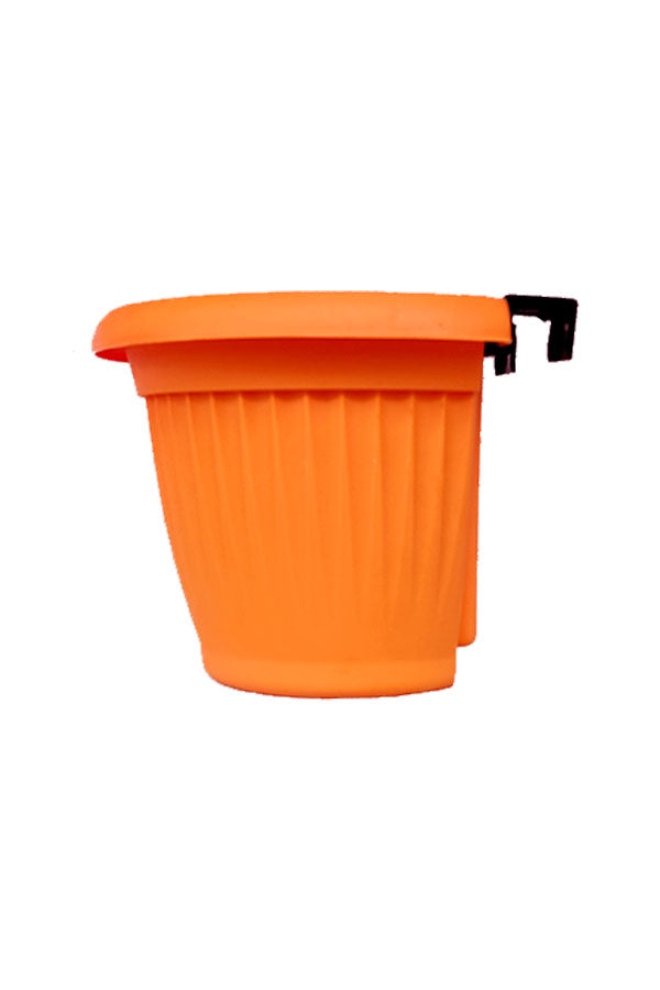 Wall Mounted D Shape Plastic Planter – Space-saving plant pots designed for wall mounting, perfect for creating vertical gardens and maximizing small spaces.
6. Collection Description