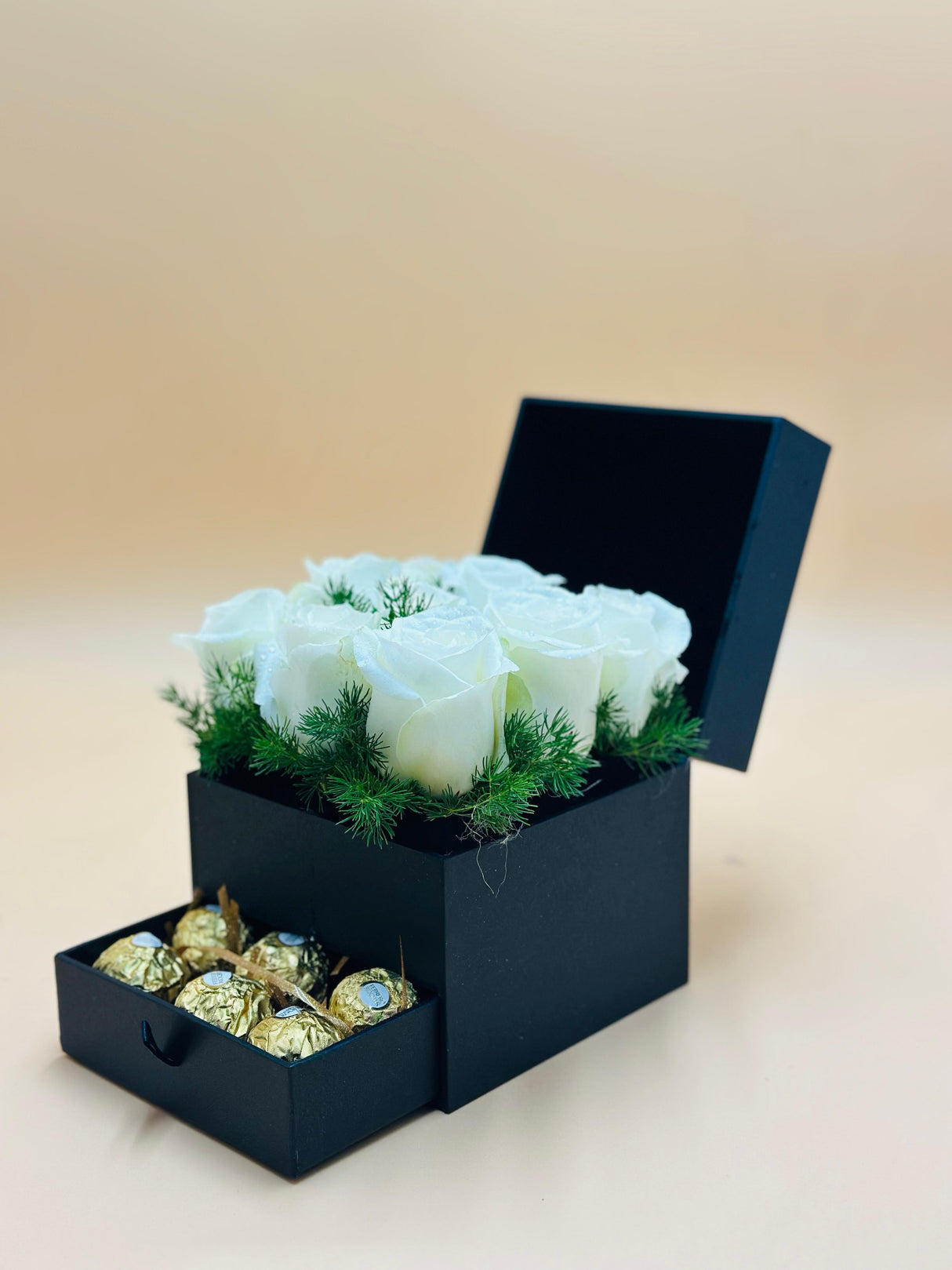 White Roses with Ferrero Rocher – elegant arrangement of fresh white roses paired with premium Ferrero Rocher chocolates, perfect for special occasions.
