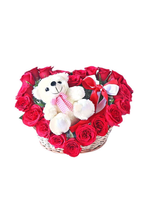 Valentinstag-Blumenkorb in Herzform mit roten Rosen und Teddy