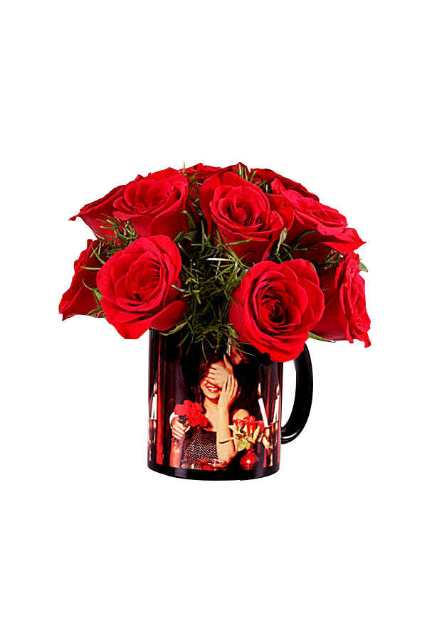 Umarmung in der Tasse – Blumengeschenk mit Tasse