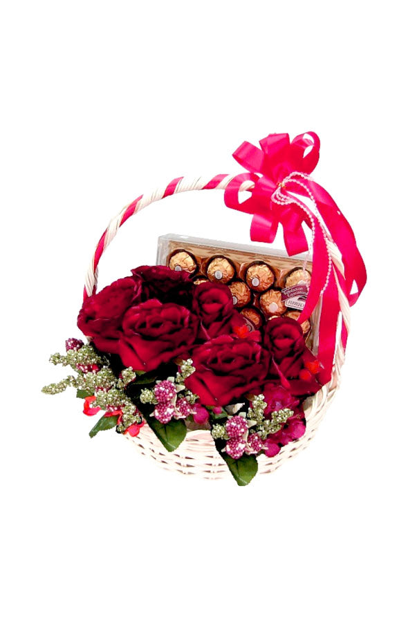 Machen Sie einen Wunsch aus Blumen und Schokolade im Korb