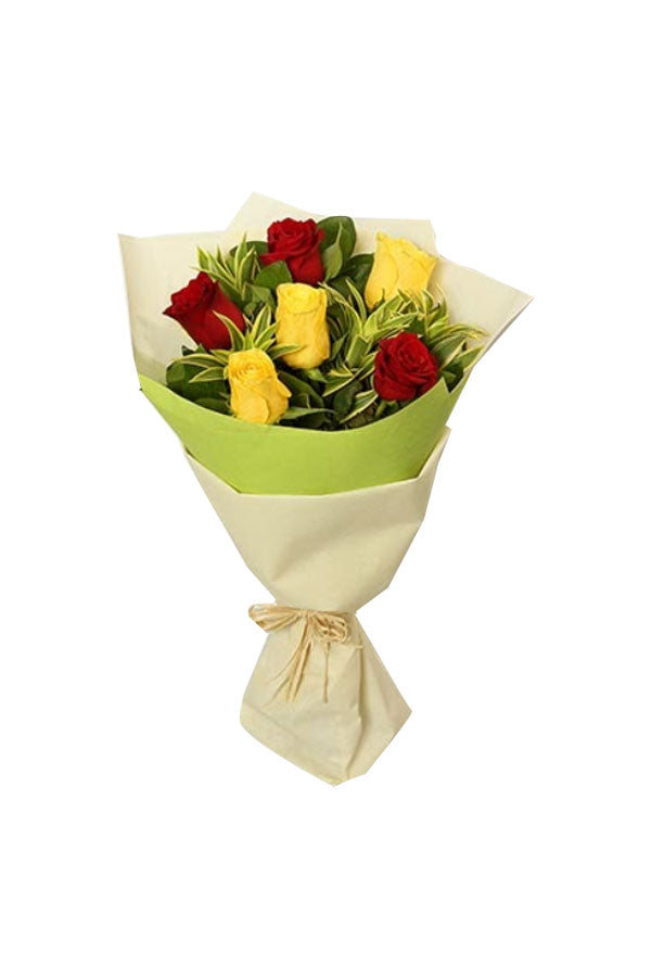 Geschenk zum Frauentag und Muttertag – rote und gelbe Rosen