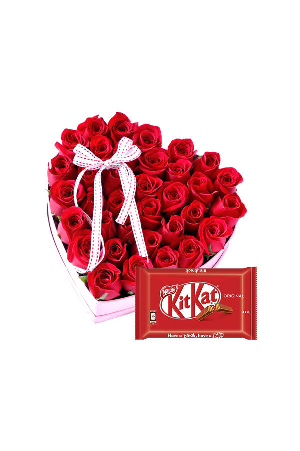 Valentinstagsgeschenk – rote Rosen in herzförmiger Geschenkbox