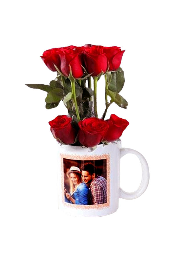 Roter Rosenstrauß mit Tasse – Blumengeschenk mit Tasse